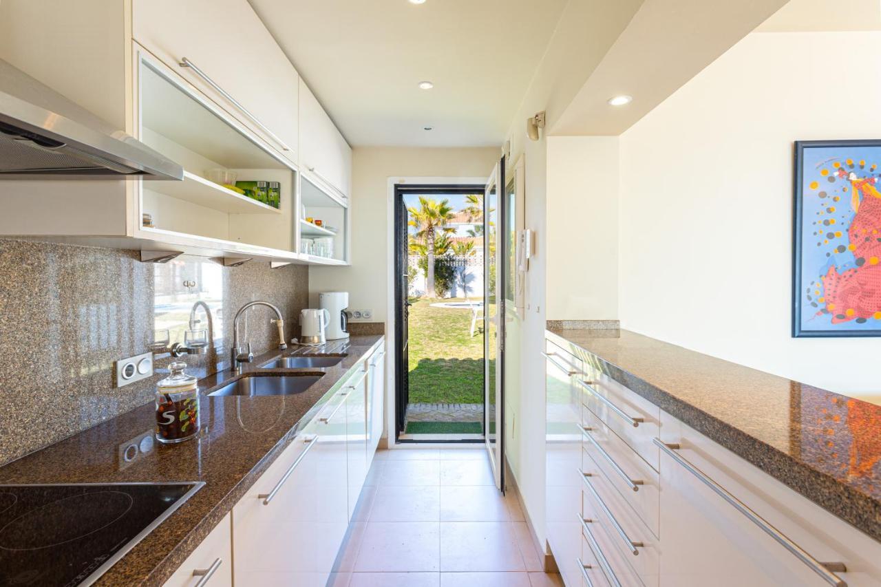 Charming Villa On The Seafront Marbella Buitenkant foto
