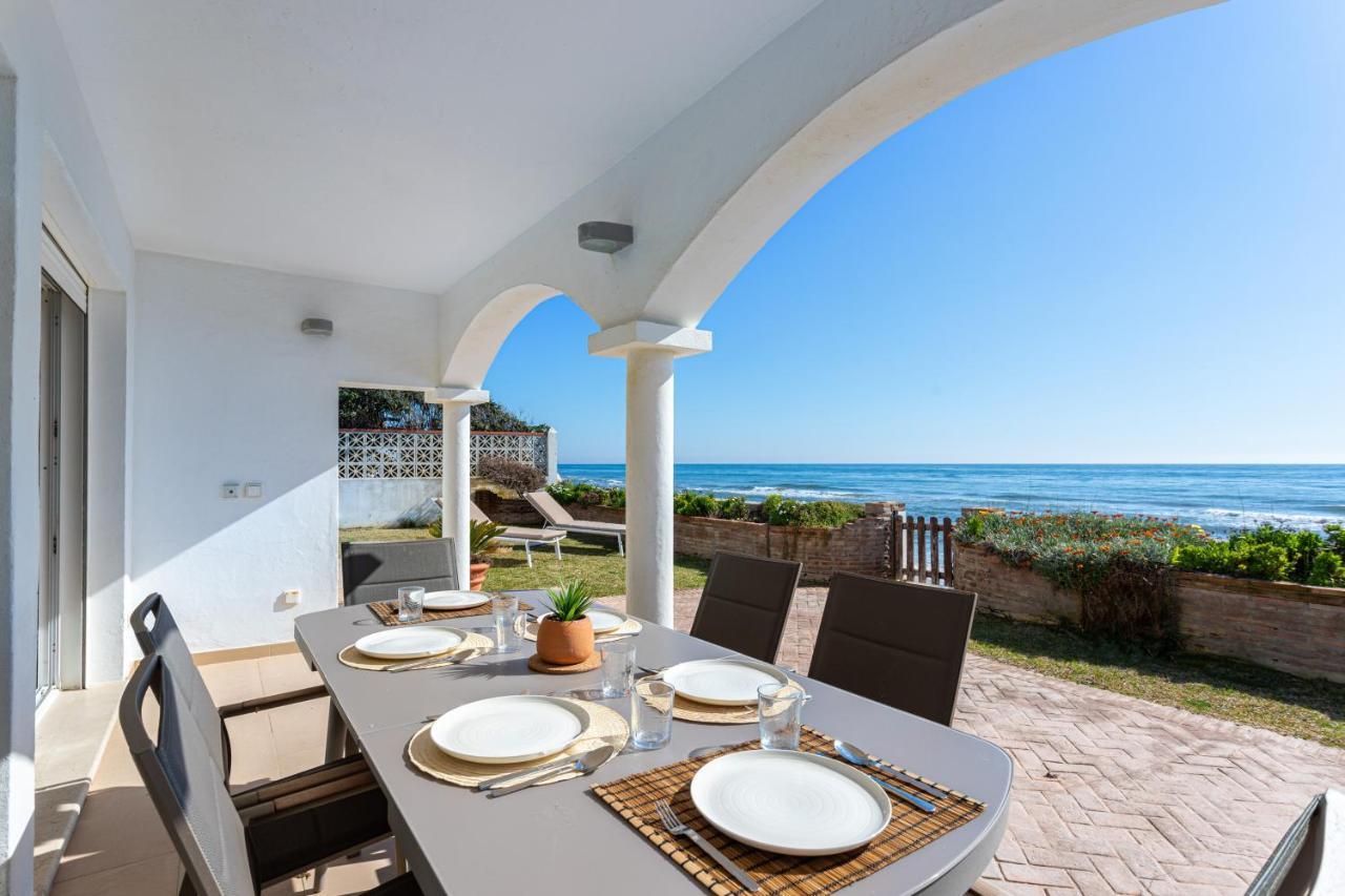Charming Villa On The Seafront Marbella Buitenkant foto