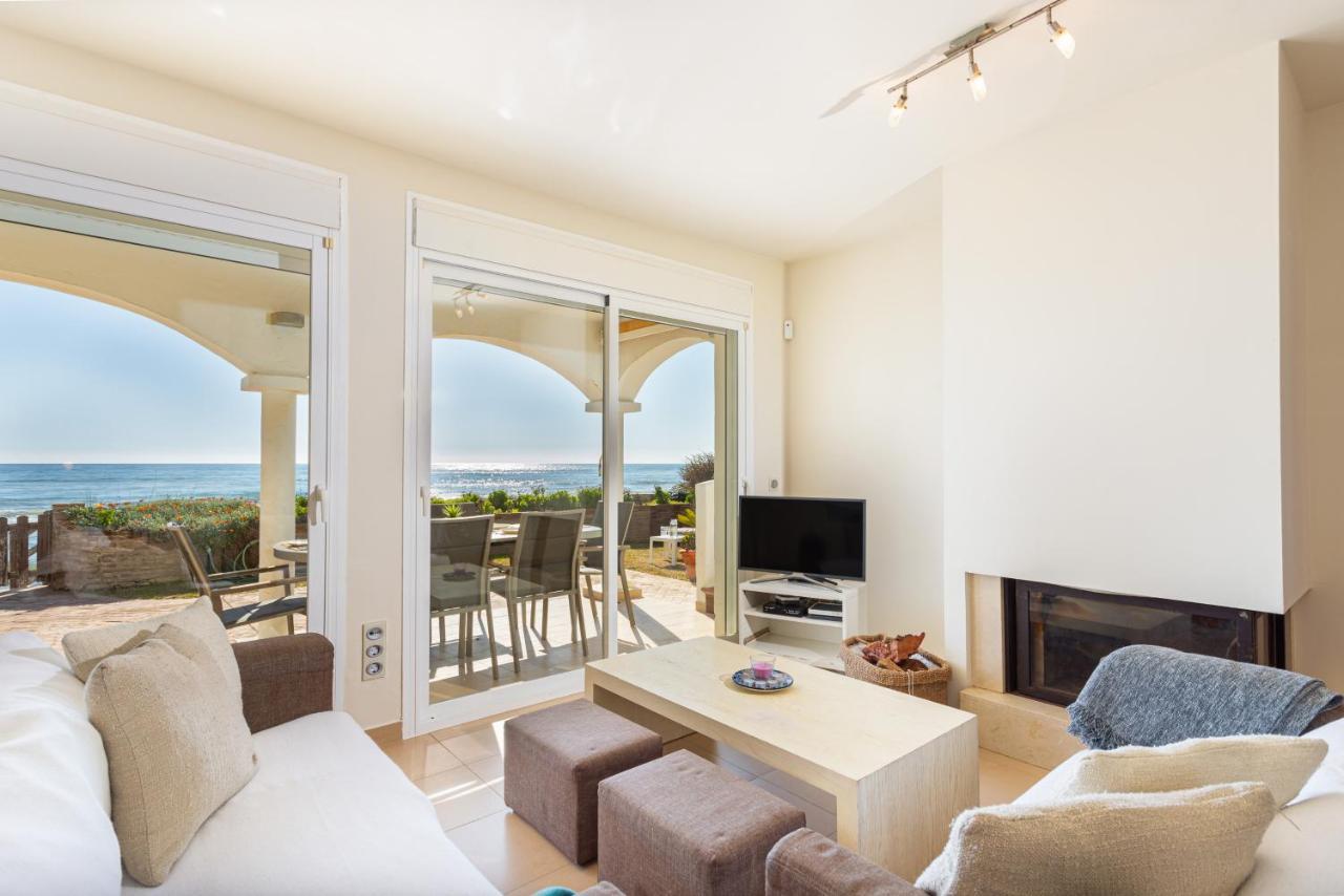 Charming Villa On The Seafront Marbella Buitenkant foto