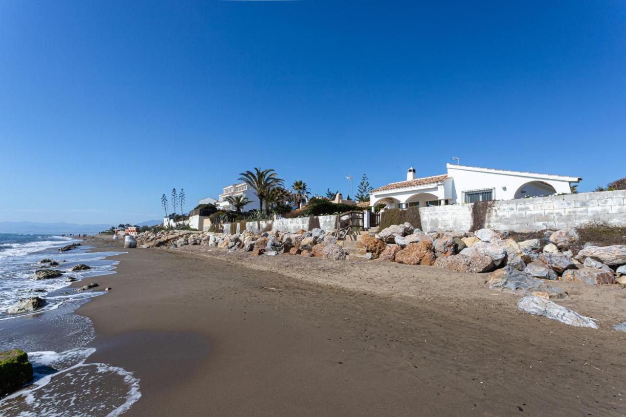 Charming Villa On The Seafront Marbella Buitenkant foto