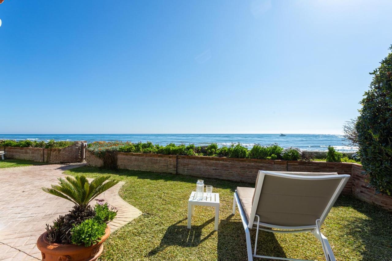 Charming Villa On The Seafront Marbella Buitenkant foto