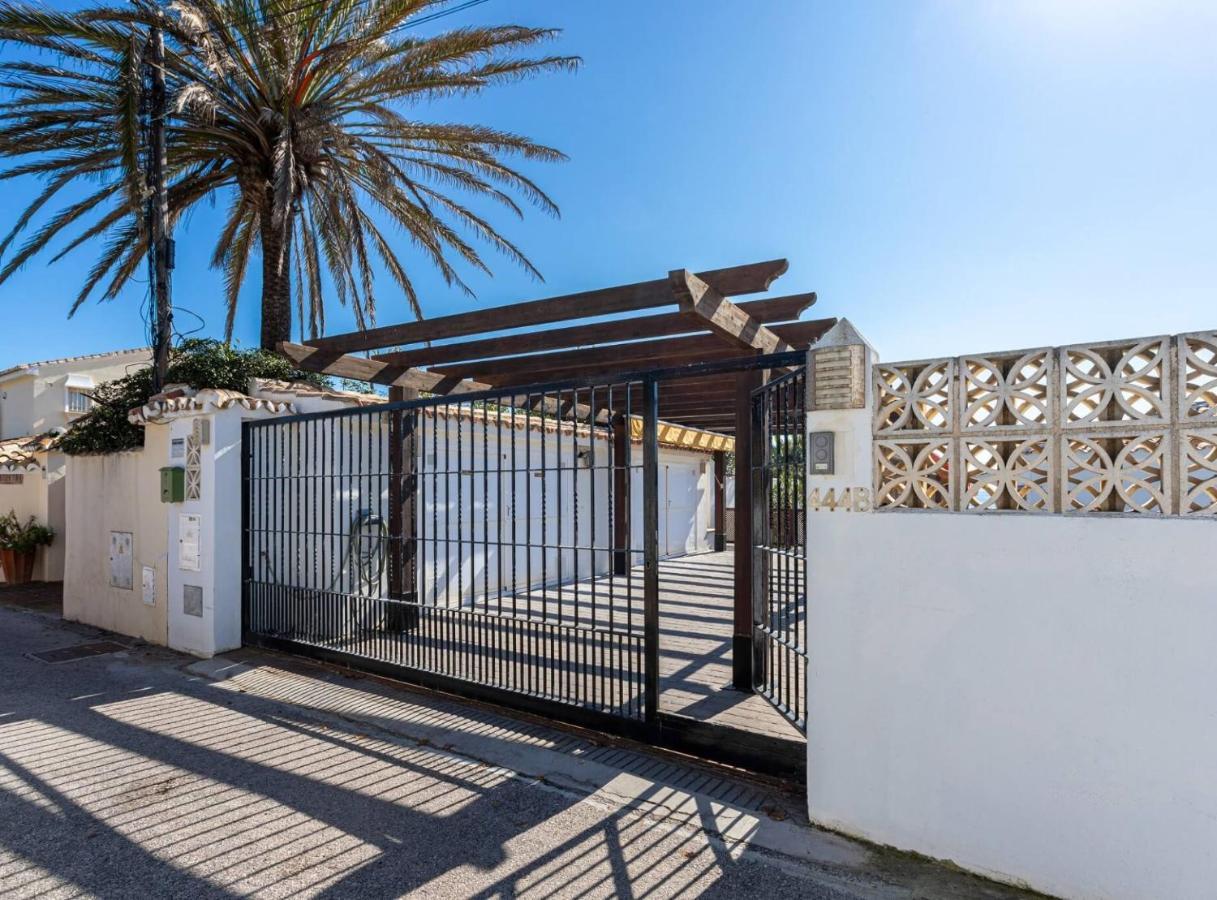Charming Villa On The Seafront Marbella Buitenkant foto