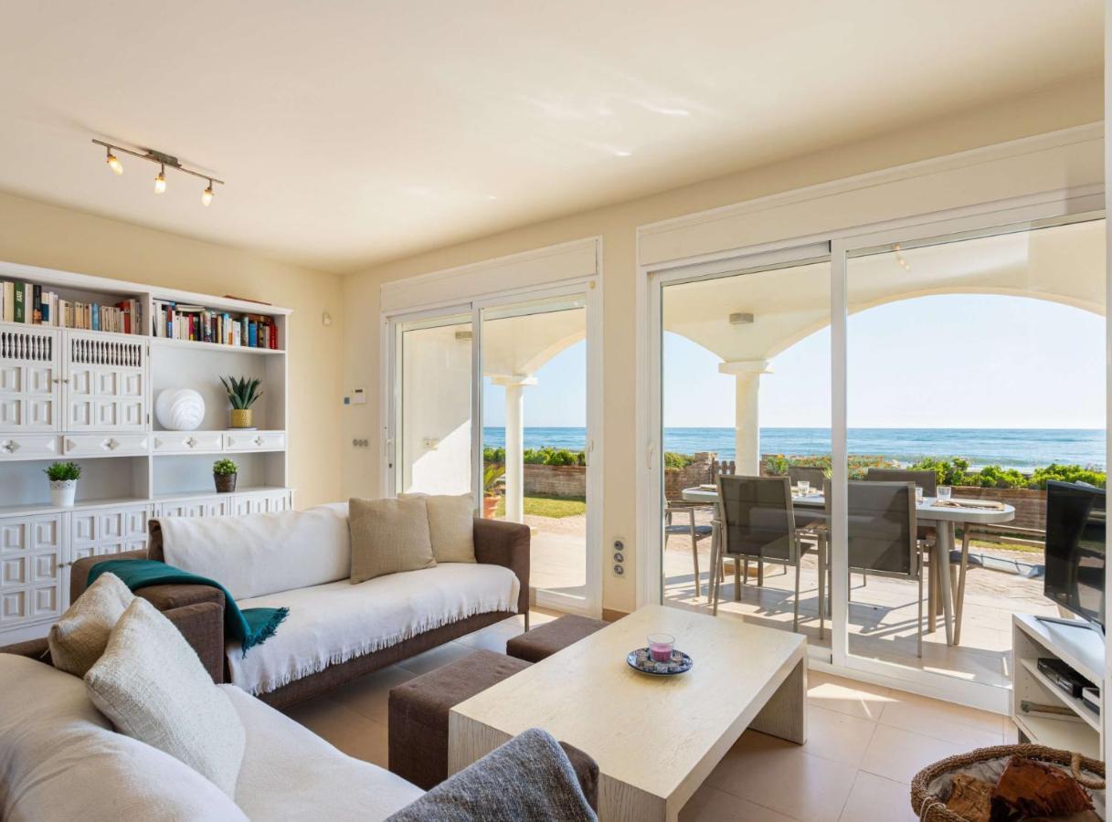 Charming Villa On The Seafront Marbella Buitenkant foto