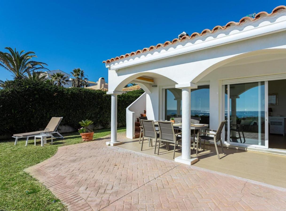 Charming Villa On The Seafront Marbella Buitenkant foto